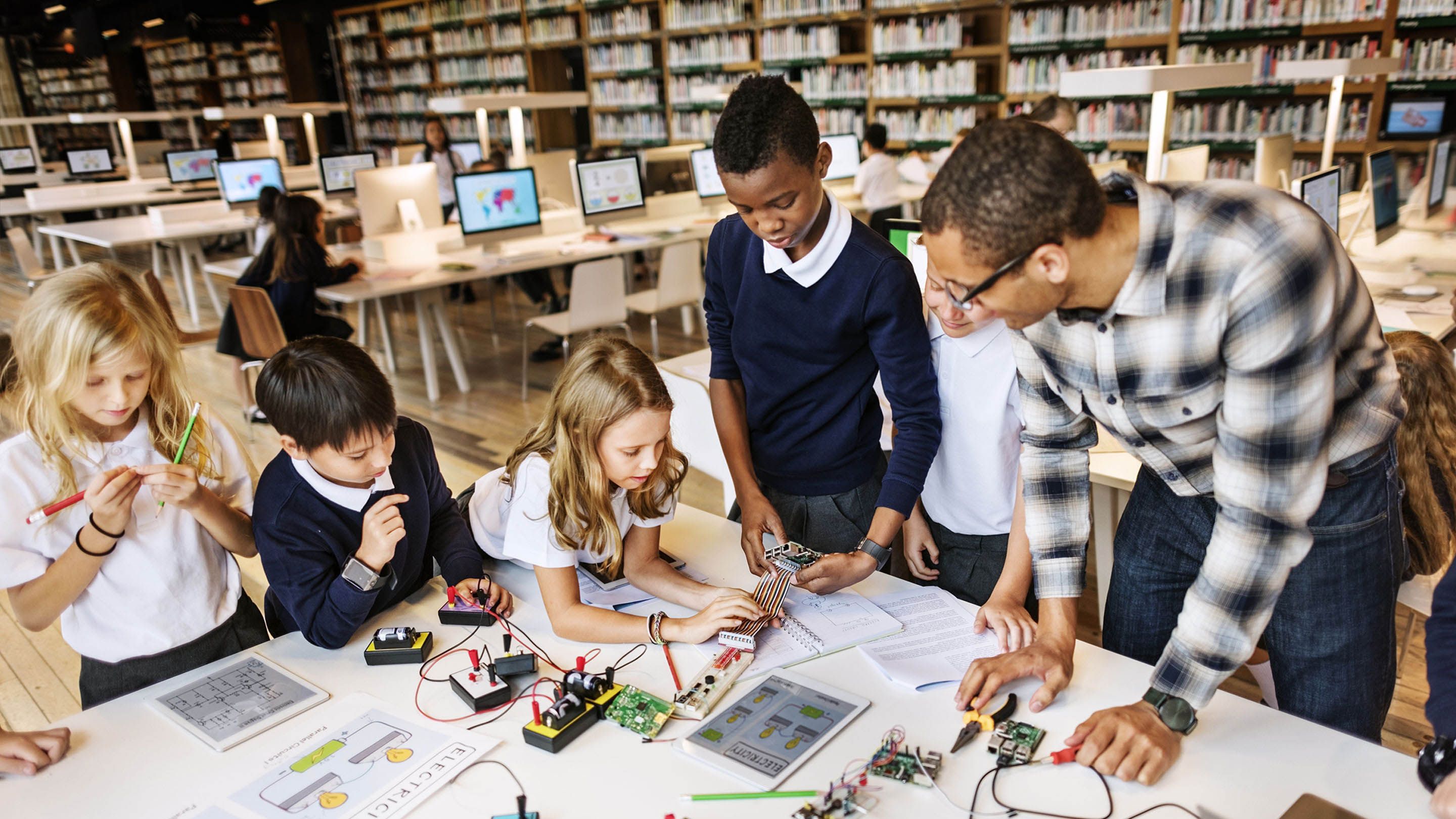 Как STEM обучение улучшает успеваемость учащихся столичных школ 